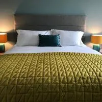 Stones Luxury B&B with hot tub and self-contained rooms, viešbutis mieste Uigas