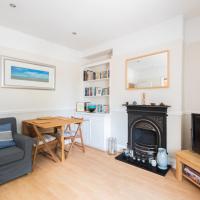 Traditional Richmond Home by Twickenham Green, hotel in London