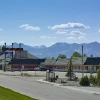 Crestwood Hotel, отель в городе Хинтон