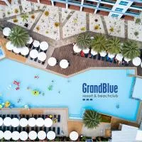GrandBlue Resort & Beachclub, hotel in Mae Pim