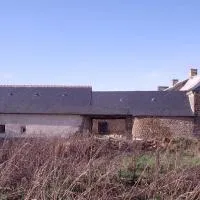 Gite et chambres de la porte du parc, хотел в Les Iffs