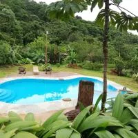 Hotel Catarata Río Celeste, готель у місті Бійягуа