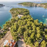 Kamp Vira Mobile Homes, hotel din Hvar