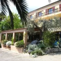 Les Belles Terrasses، فندق في توريتس سور لوب