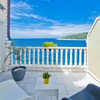 Luxury Bellavista Amazing sea Holidays with Private Beach & Parking، فندق في ميلنا