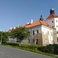 gemuetliche unterkunft bei prag, хотел в Smečno