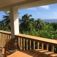 Pacific views, tranquil location, large home Navy House 2、ラロトンガ島にあるラロトンガ国際空港 - RARの周辺ホテル