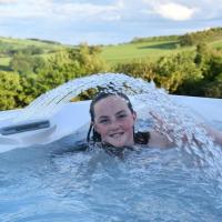 Long Wood Lodges, hotel in Knighton