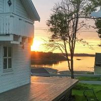 4 star holiday home in Bjark y, viešbutis mieste Leirvåg