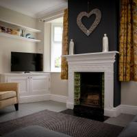 2 bedroom Stamford home with parking, hotel in Stamford