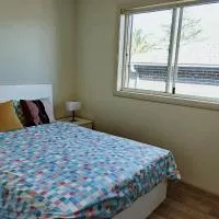 Stylish Private Bathroom-Luxurious modern big home, hotel in Epping