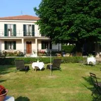 Cavour में, होटल VILLA LE ROSE