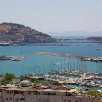 Suhan Seaport Hotel, khách sạn ở Kuşadası