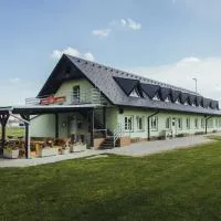 Guest House Na Hřišti, hotel u gradu Leština