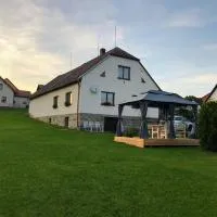 Rozboudovec, hotel sa Křemže