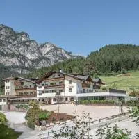 Hotel Dosses, hotelli kohteessa Tires