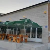 Bedrooms Cerovac、Gračacのホテル