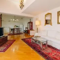 Exclusive Aparthotel La Reunion, hotel in Ravenna