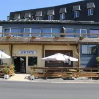 Hotel du Lac - Au Bord du Lac, hotel a La Tour-dʼAuvergne