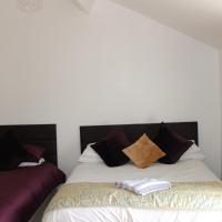 Park Lane Heights - Self Catering - Guesthouse Style - Family and Double Rooms, hotel in Workington