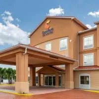 Comfort Inn & Suites Airport、フォートマイヤーズにあるサウスウエスト・フロリダ国際空港 - RSWの周辺ホテル