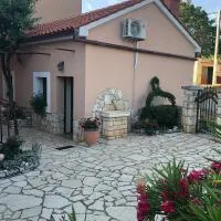 Teta Jana, hotel a Smoljanci