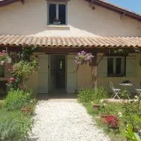 Holiday Country Villa with Panoramic Views, hotel v destinaci Bouteilles-Saint-Sébastien