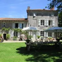 Domaine de Lalat - B&B rooms and Studio, hotel a Montembœuf