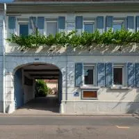 Gästezimmer im Weingut Wolf, hotel in Großkarlbach