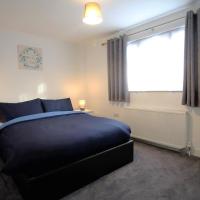 3 Bed Apartment near Heathrow Apartment, LegoLand and ThorpePark, hotel in Staines