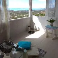 Outstanding Panoramic View, 10΄ beach, 20΄ airport، فندق في Ólimbos