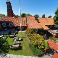 Gårdshotell Klockargården Öregrund, хотел в Йорегрунд