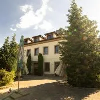 Stary dum, hotel di Černošice