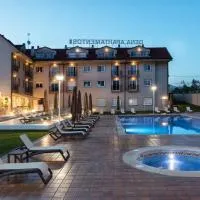 Apartamentos Dena, hotel a Coirón