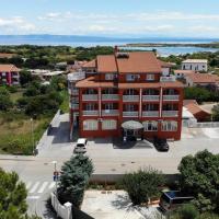 Hotel Livadic & Restaurant, hotel in Ližnjan