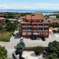 Hotel Livadic & Restaurant, hotel u gradu Ližnjan