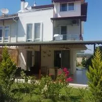 Triblex Villa I Private Beach I Walking Distance to the Sea 300 meters, ξενοδοχείο σε Cenger