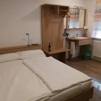 Dorf-Zimmer Mirth, hotel en Eltendorf