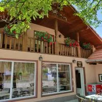 Cabana Sarmis Costesti: Costeşti şehrinde bir otel