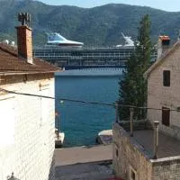 Apartment Rosić, hotel i Perast