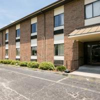 Raceway Inn Darlington By OYO, hotel near Hartsville Regional Airport - HVS, Darlington