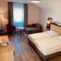 Pension Lindenhof, hotel u gradu Grasbrun