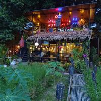 Do Dee Cafe Bangkok Hostel, хотел в района на Phasi Charoen, Банкок