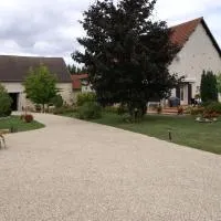 Chambres d'Hôtes Domaine d'Augy, hotelli kohteessa Farges-en-Septaine