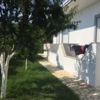 Xuxi Apartments, hotel v destinácii Lukovë