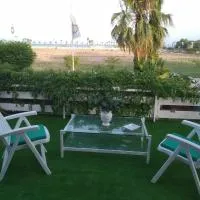 Apartamento con terraza y vistas al mar, hotell i Burriana