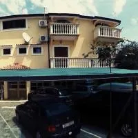 Apartment Pirović, מלון בטוראני