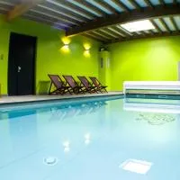 Rochesson में, होटल Gite Roche Des Ducs Piscine toute l'année, Spa Sauna Hammam Accès Illimité