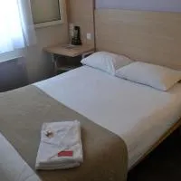 Hôtel Formules Club, hotel i Cenon