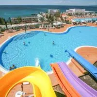 White Lagoon Resort - All Inclusive، فندق في كافارنا
